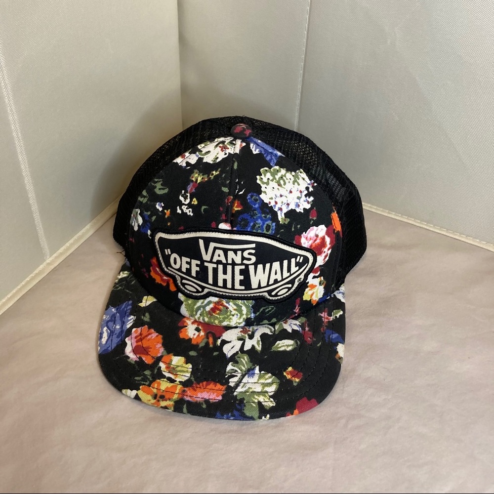 ❄️ WINTER CLEARANCE! - Vans - Hat, Floral Trucker Design